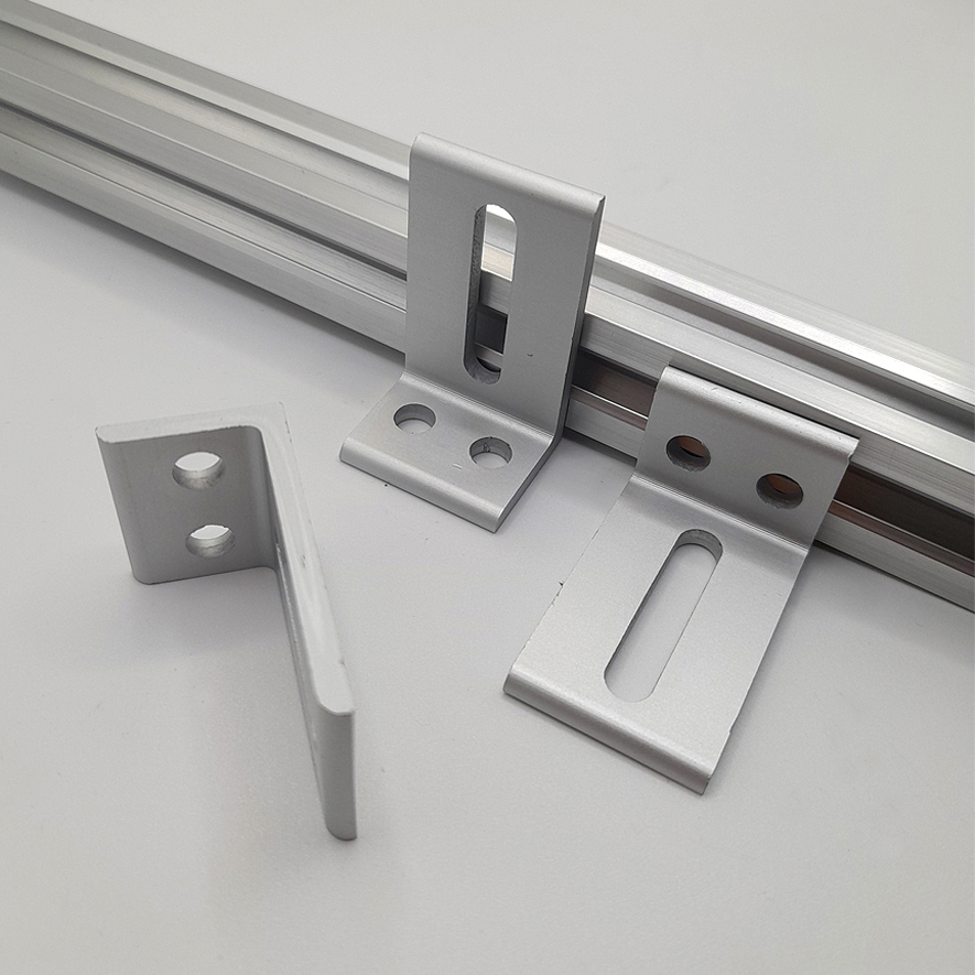 Grapa mediana para perfil de aluminio